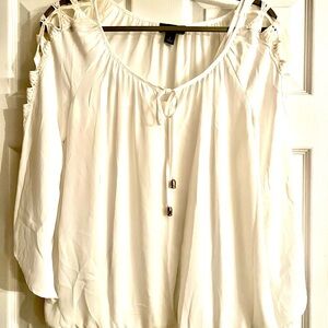 New ALYX Cream Colored Embroidered Sleeve. Sz Small. 3/4 Sleeve Blouse.